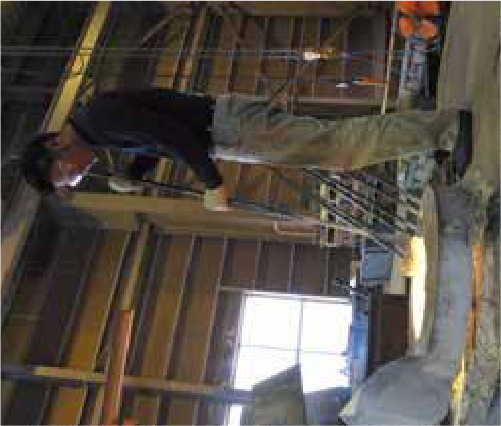 アルミ鋳造の中では難しいとされるAC7A。熟練した職人の手によって溶解される。