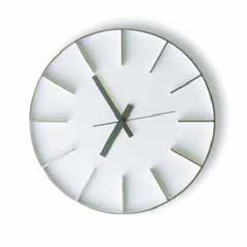 アルミ鋳造でつくられたオリジナルクロックも素敵。
（「edge clock（大）」）