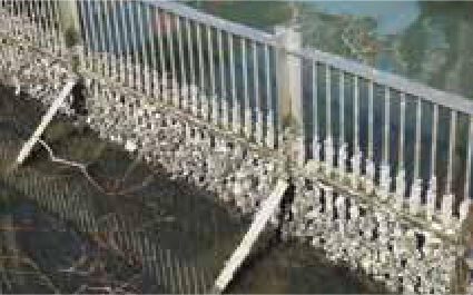 ゴミ除去スクリーンの斜め支柱
